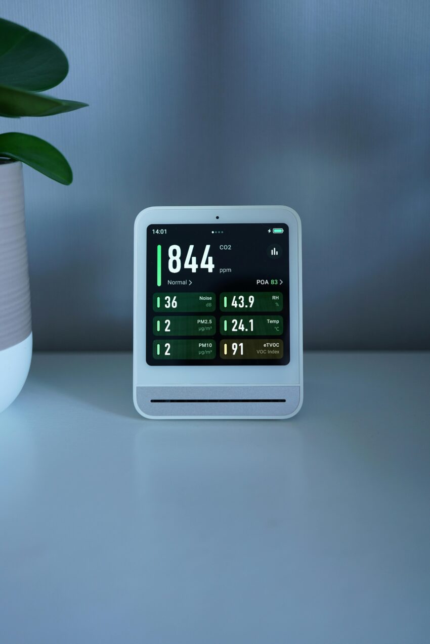 An electronic indicator of indoor air condition